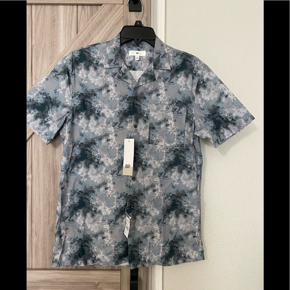 NWT BP men’s small camo button-down short sleeve